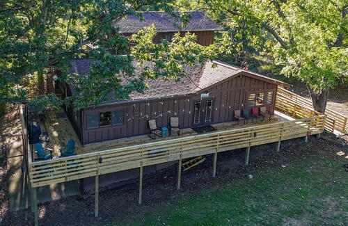 Sugar Grove Cabina | Cozy Retreat on Private Estate with Hot Tub