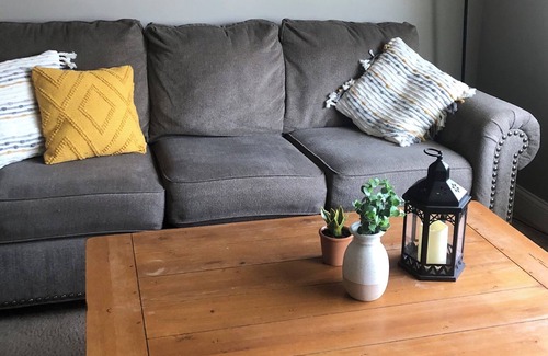Ottawa Apartamento | Cozy retreat quiet close to downtown 2 bedroom can sleep up to four people