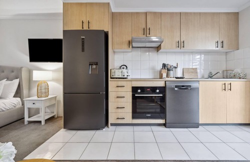 Crows Nest Apartamento | Cozy Retreat with Balcony in Crows Nest