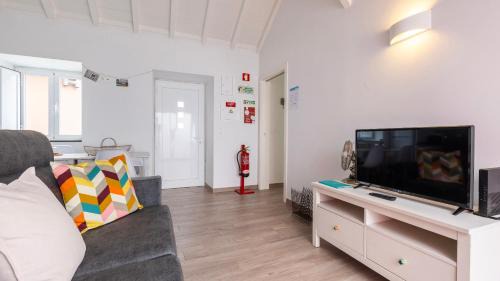 Eugaria Apartamento | Cozy Retreat with Patio Near Sintra by LovelyStay