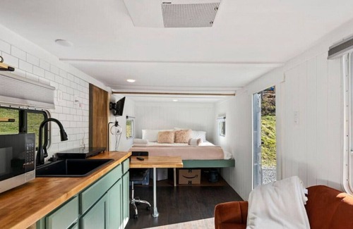 Marshall Casa | Cozy Retro Glamper | 20 mins to Asheville & great hiking