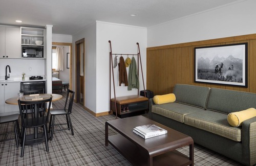 Jackson Apartamento | Cozy Retro Lodge w/ Heated Pool & Fire Pits, Perfect for Jackson Hole Adventures