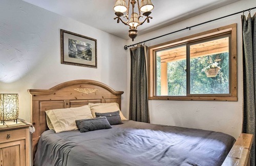 Mount Hood Village Cabaña | Cozy Rhododendron Cabin: Hike & Ski Nearby!