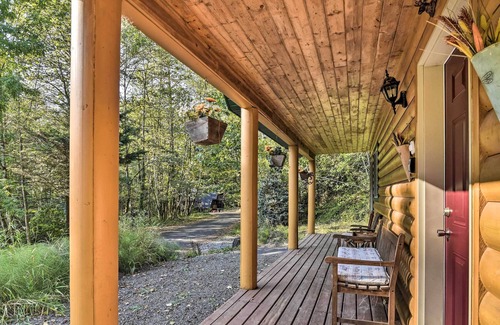 Mount Hood Village Cabaña | Cozy Rhododendron Cabin: Hike & Ski Nearby!