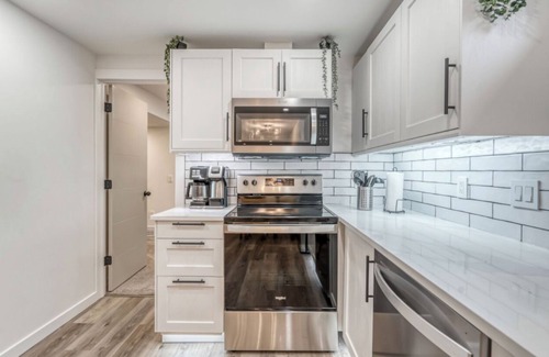 Cochrane Casa | Cozy Ridge Retreat 2 Bedroom King/Queen/Pacman Arcade Machine/Fireplace