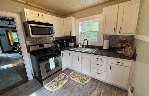 Spring Hill Casa | Cozy River Cottage