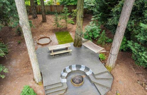Oak Grove Casa | Cozy River Forest Retreat