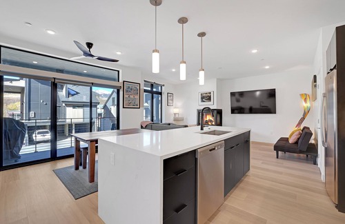 Willow Grove Condominio | Cozy River Retreat-Perfect for outdoor enthusiasts!