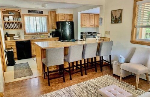 Franklin Casa | Cozy River Retreat-Gorgeous river views!