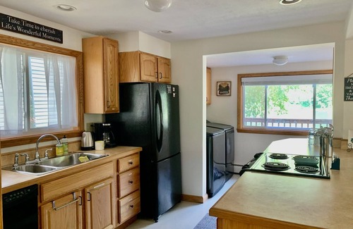 Franklin Casa | Cozy River Retreat-Gorgeous river views!