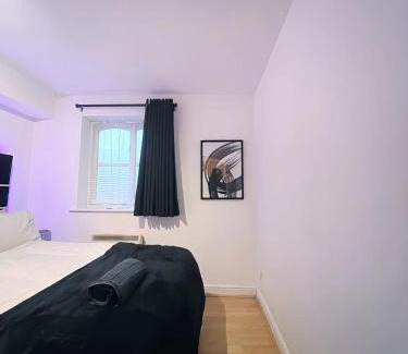 Woolwich Riverside Apartamento | Cozy Riverside 2BR Apt sleeps 4 Woolwich Greater LDN Fast WiFI & Free Parking