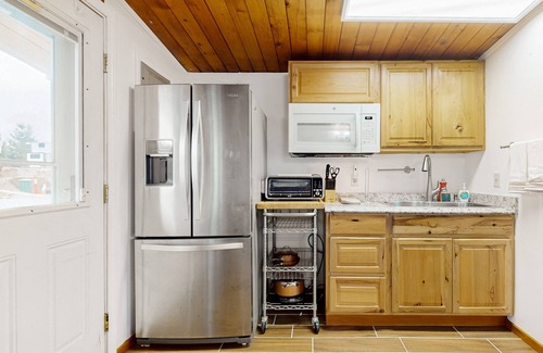 Mount Vernon Apartamento | Cozy riverside cabin with kitchenette & laundry facilities - dog-friendly