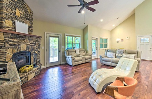 Dahlonega Casa | Cozy Riverside Dahlonega Home with Kayaks and Fire Pit