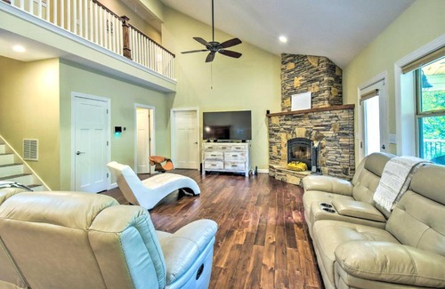 Dahlonega Casa | Cozy Riverside Dahlonega Home with Kayaks and Fire Pit