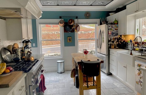 Waldoboro Casa | Cozy riverside getaway w/ artist studio. Pet friendly!