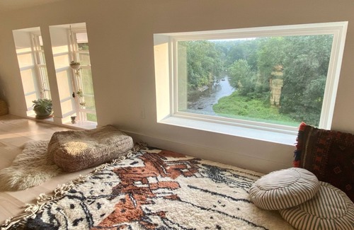 Waldoboro Casa | Cozy riverside getaway w/ artist studio. Pet friendly!