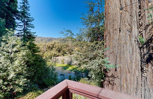 Forestville Casa | Cozy Riverview Cabin