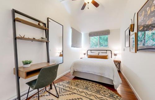 Forestville Casa | Cozy Riverview Cabin