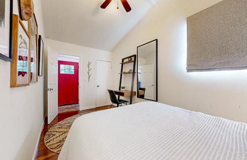 Forestville Casa | Cozy Riverview Cabin
