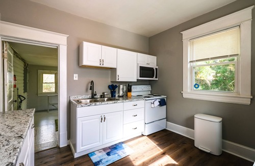 Roanoke Apartamento | Cozy Roanoke Vacation Rental: 2 Mi to Downtown!