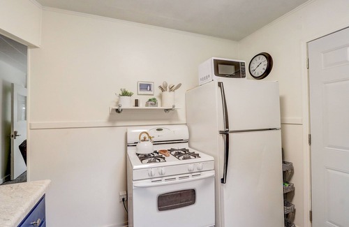 Markesan Cabina | Cozy/Romantic Cabin! Huge Yard! Lake Access!