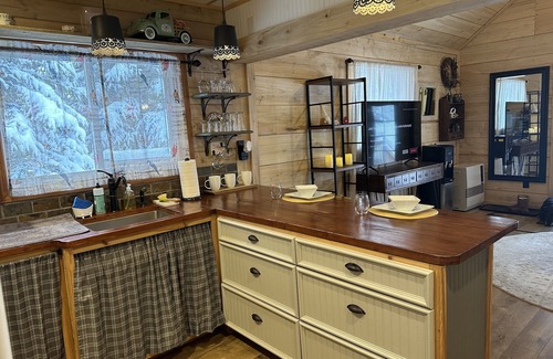 Knik-Fairview Cabina | Cozy Romantic Getaway Cabin