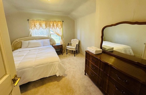 Wayne County Casa | Cozy Room 3 at Drake Haven Retreat