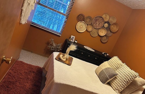 Wooster Otro | Cozy room at a bed and breakfast.