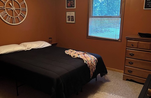 Wooster Otro | Cozy room at a bed and breakfast.