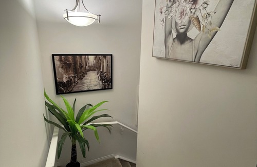 Calgary Casa | Cozy Room Close to YYC Airport