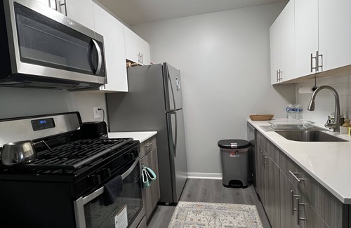 Rolling Meadows Apartamento | Cozy Room for Women in 2BR Apt