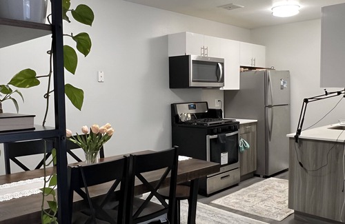 Rolling Meadows Apartamento | Cozy Room for Women in 2BR Apt