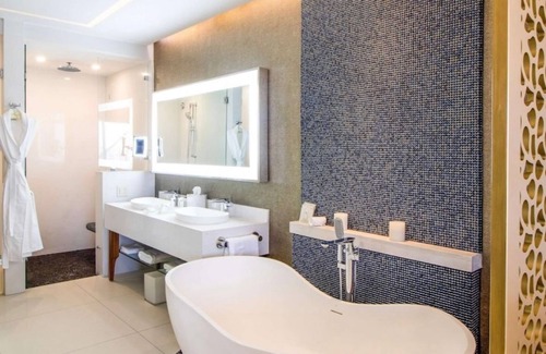 El Tezal Complejo | Cozy room in a resort with AC, WiFi. Free Yoga, Gym, & beach bike at the resort
