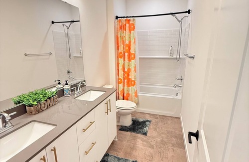 Bonney Lake Casa | Cozy room in charming Bonney Lake with AC + car