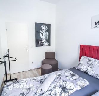 Grinzing Casa | Cozy Room in Floridsdorf Area PR3