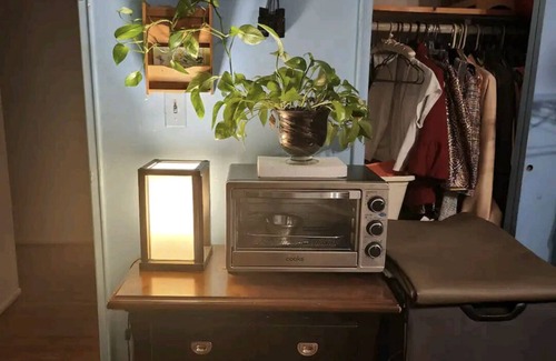 West Freehold Condominio | Cozy Room in quiet & safe neighborhood
