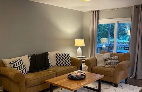 West Omaha Casa | Cozy room in townhome in welcoming Omaha with WiFi, AC