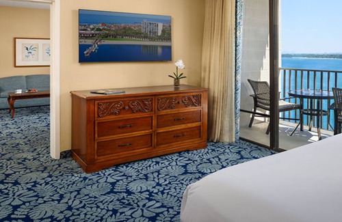 Crown Point Hotel | Cozy Room w/ Ocean Views Perfect for Families – Kid-Friendly Activities, Pool