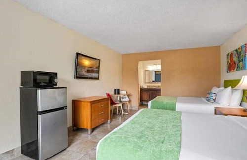 Historic Downtown Kissimmee Hotel | Cozy Room with 2 DBL Beds, Pool in Park Royal Orlando