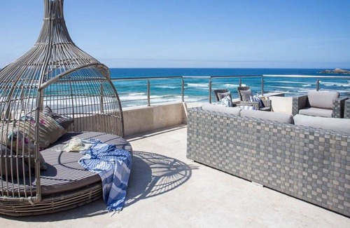 Herolds Bay Casa | Cozy Room With a Partial sea View