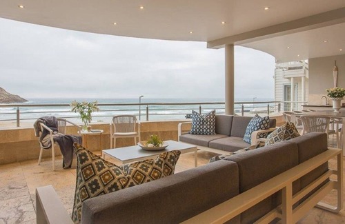 Herolds Bay Casa | Cozy Room With a Partial sea View