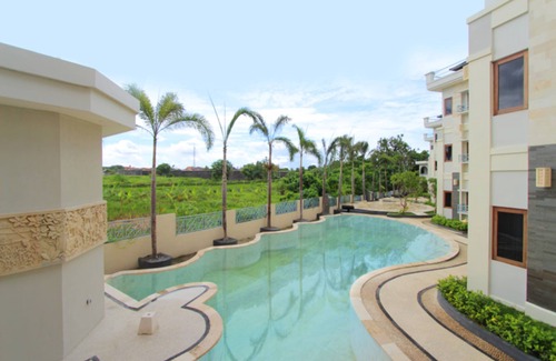 Seminyak Apartamento | Habitación acogedora con impresionantes vistas del paisaje circundante.