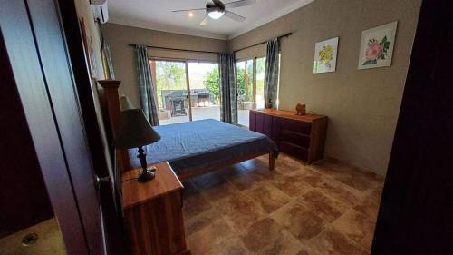 Playa Naranjo Cama Y Desayuno | Cozy room with beautiful oceanview