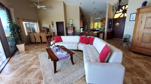 Playa Naranjo Cama Y Desayuno | Cozy room with beautiful oceanview