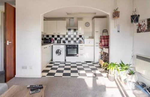 Yiewsley Apartamento | Cozy room, with cinema projector - 6 minutes to the Elizabeth line