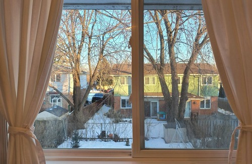 Oakville Casa | Cozy room with private bathroom near Sheridan College Trafalgar campus