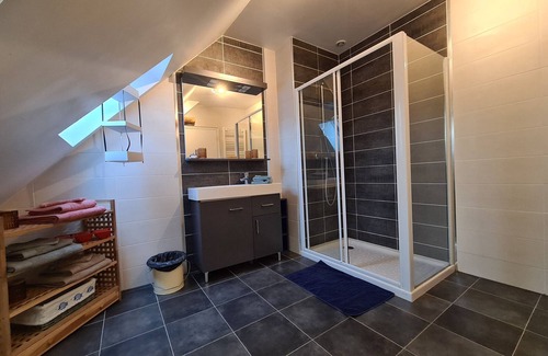 Chateauroux Cama Y Desayuno | Habitación acogedora con salón y desayuno incluido