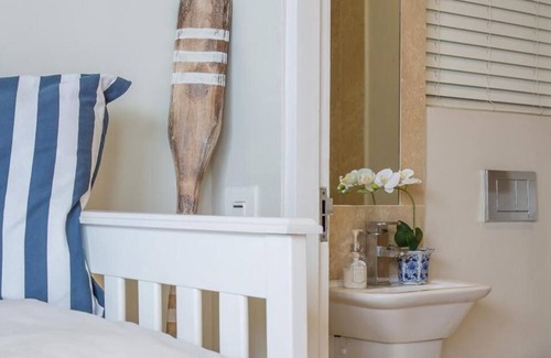 Herolds Bay Casa | Cosy Room for 4 Children With a Partial sea View