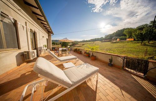 Fratta Cama Y Desayuno | Cozy Room with Terrace, Ping Pong & Billiard Table