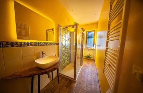 Fratta Cama Y Desayuno | Cozy Room with Terrace, Ping Pong & Billiard Table